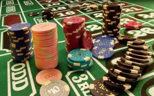 Layar instalasi aplikasi mobile bet365slot dengan opsi Android dan iOS serta menu navigasi utama sportsbook